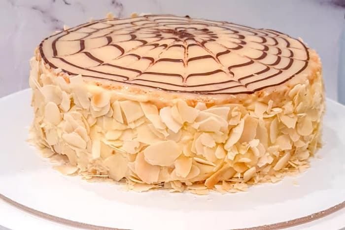 Esterházy Torte: The Iconic Hungarian Dessert 6121832d9a9c26d77573fbe4a842e84e